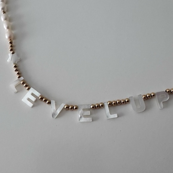 Elegant Pearl and Gold Beaded Necklace - Picture 3 of 4